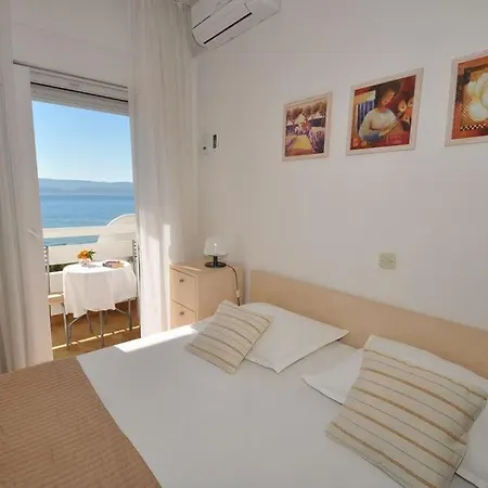 In With Sea View, Balcony, Air Conditioning, Wi-fi Apartmán