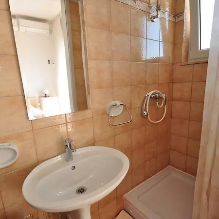 Apartmán In With Sea View, Balcony, Air Conditioning, Wi-fi Duće
